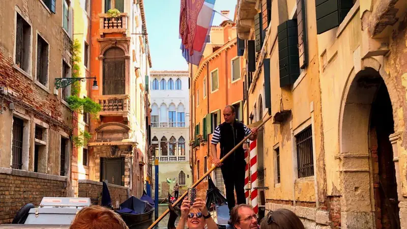 Stadtführung Venedig mit optionaler Gondelfahrt – Foto aus dem Buchungsangebot, Gondel in Venedig